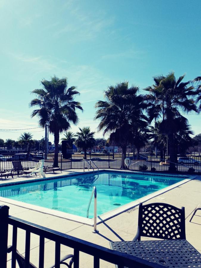 Quality Inn & Suites Leesburg Chain Of Lakes Exteriör bild