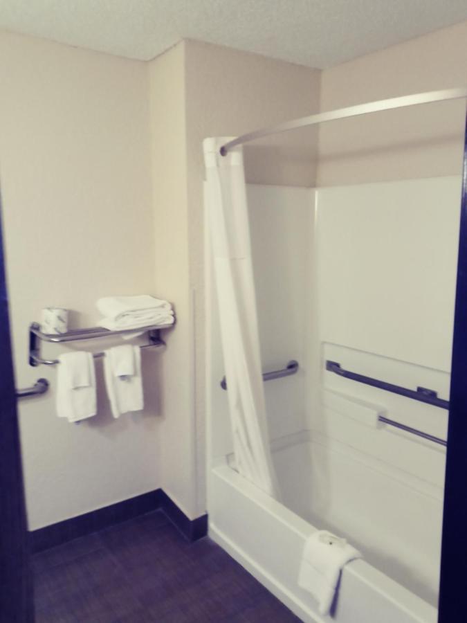 Quality Inn & Suites Leesburg Chain Of Lakes Exteriör bild