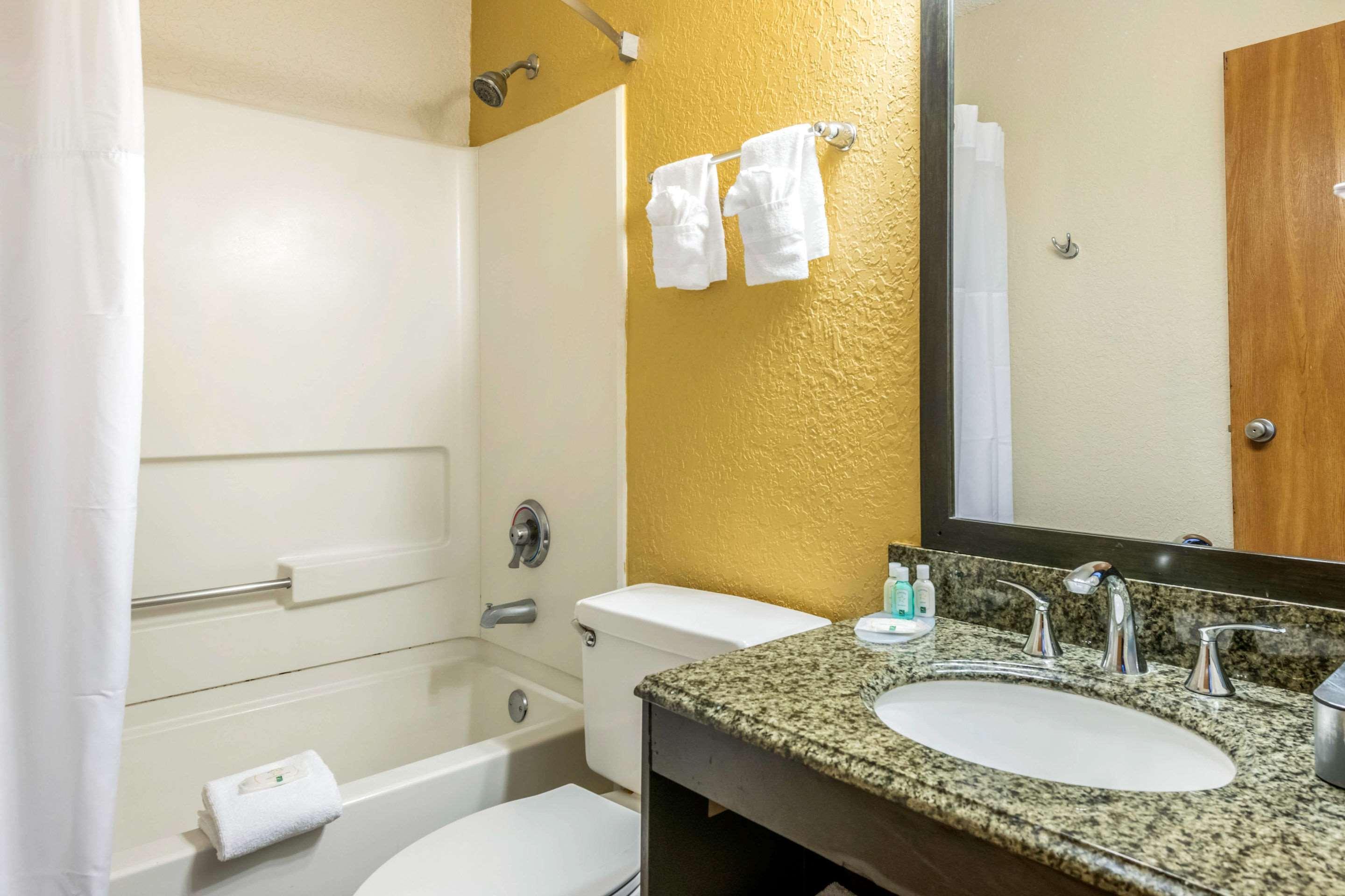 Quality Inn & Suites Leesburg Chain Of Lakes Exteriör bild